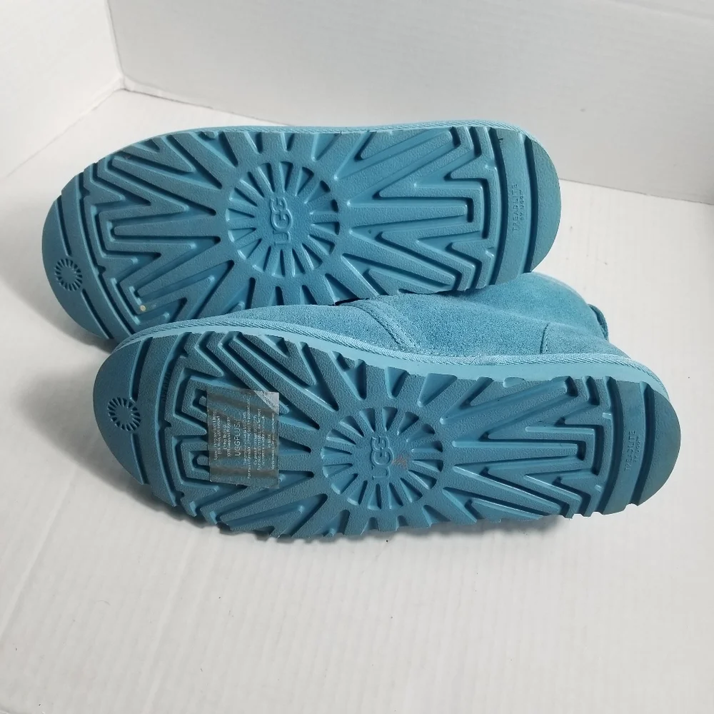 UGG MEN'S BLUE NEUMEL CHUKKA BOOTS SIZE 8